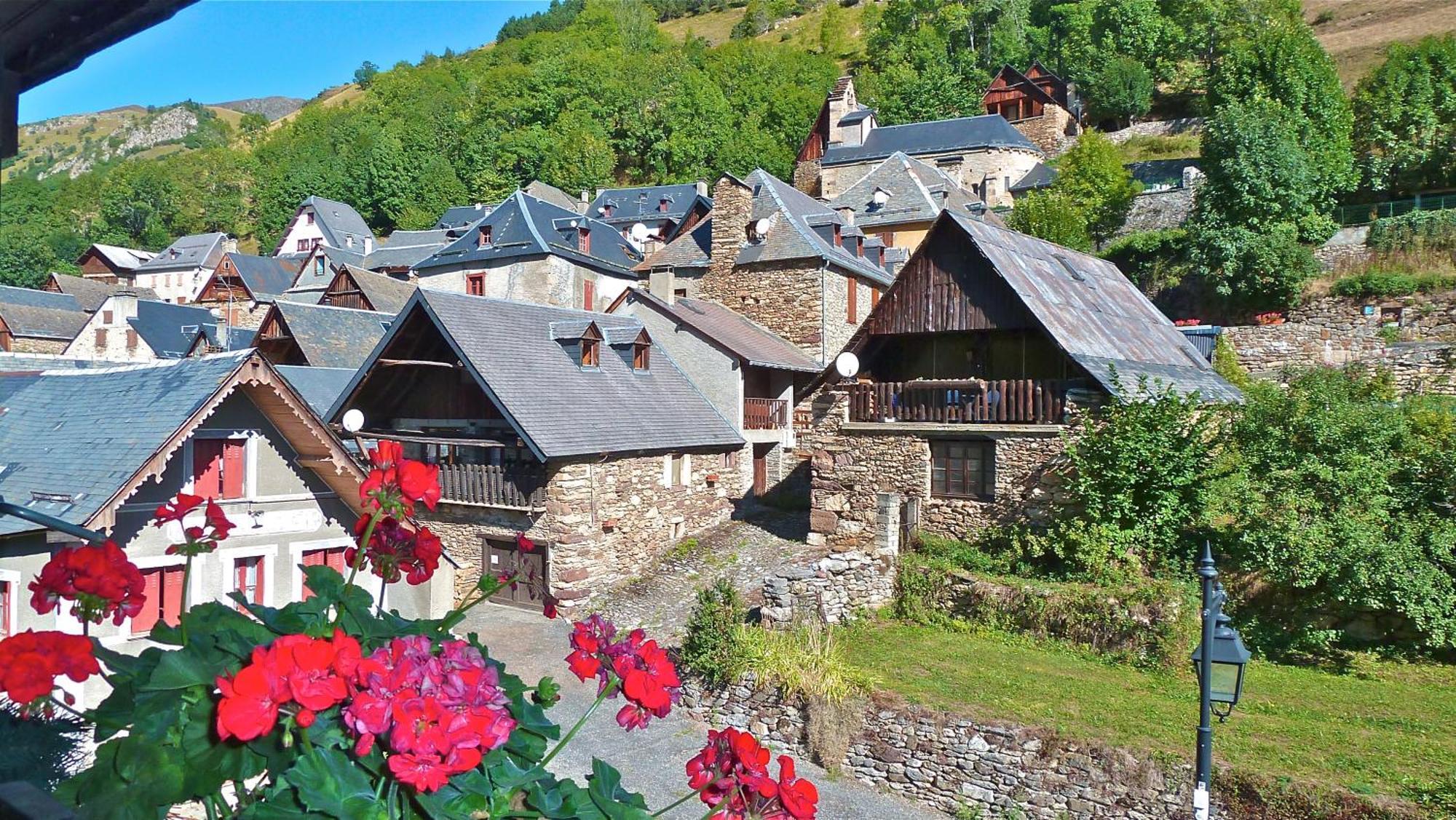 Hotel - Restaurant - Bar - Le Sapin Fleuri Bourg-dʼOueil Dış mekan fotoğraf